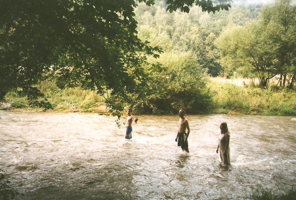 čekání na Mojžíše, který připlun na vodě